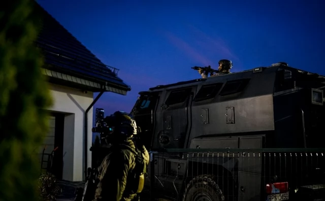 Tczew - Okno poszło pierwsze, potem służby - spektakularna akcja w Tczewie [WIDEO]