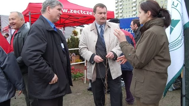 Tczew - Tczewianie wymienili makulaturę na drzewka