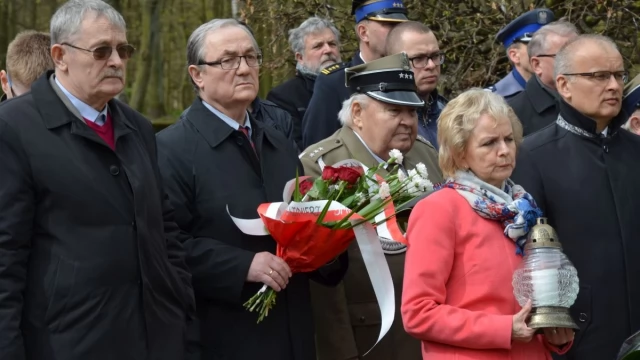 Tczew - Tczewianie pamiętają o ofiarach Katynia 