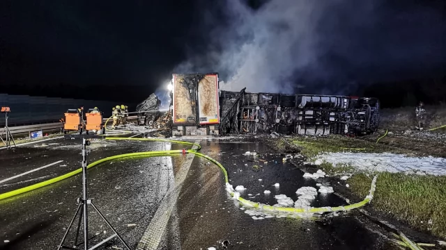 Tczew - Ciężarówki stanęły w ogniu. A1 zablokowana po nocnym wypadku