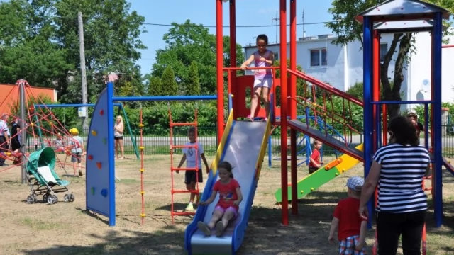 Tczew - Nowy plac zabaw w Dąbrówce