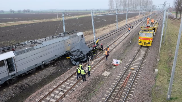 Tczew - Specjalna komisja ustali przyczyny zderzenia drezyny i lokomotywy w Szymankowie. Zginęły dwie osoby