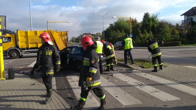 Tczew - Wypadek na skrzyżowaniu Kociewskiej i Żwirki. Dwie osoby poszkodowane