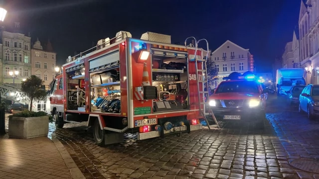 Tczew - Pożar na placu Hallera! Trzy osoby trafiły do szpitala [FOTO, WIDEO]
