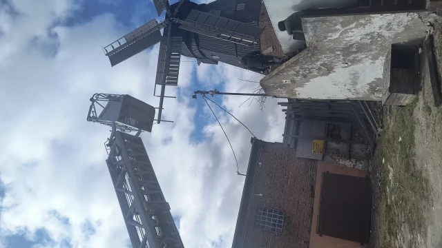 Tczew - Wiatr uszkodził skrzydło wiatraka