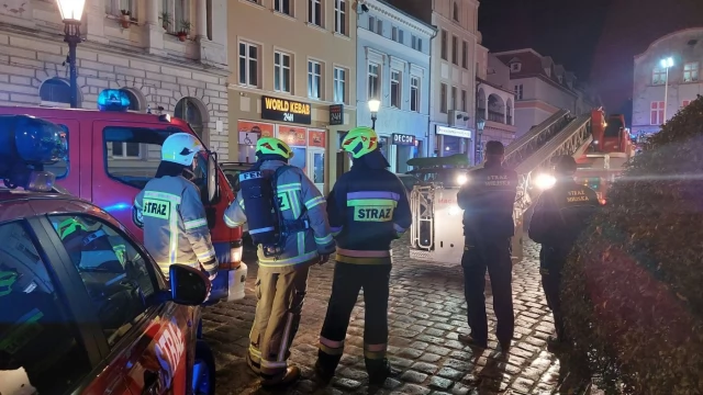 Tczew - Pożar na placu Hallera! Trzy osoby trafiły do szpitala [FOTO, WIDEO]