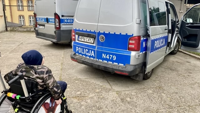 Tczew - Policjanci spełnili marzenie 8-letniego Dominika