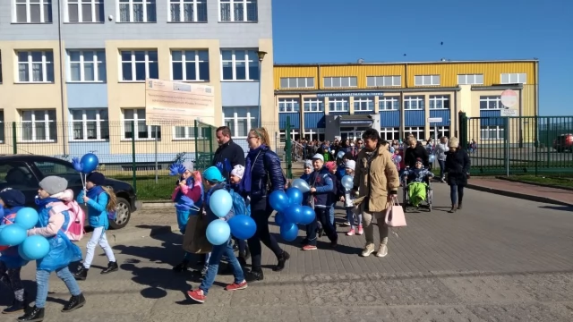 Tczew - Ulicami Tczewa przeszedł Marsz na Niebiesko