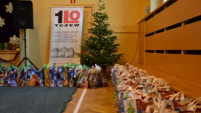 Tczew - Licealiści zaprosili starszych i samotnych na wigilię