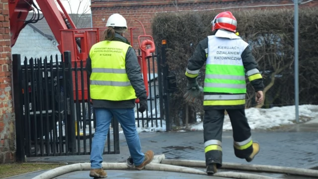 Tczew - Pożar na ulicy Czyżykowskiej. Trwa akcja gaśnicza, jedna osoba ranna