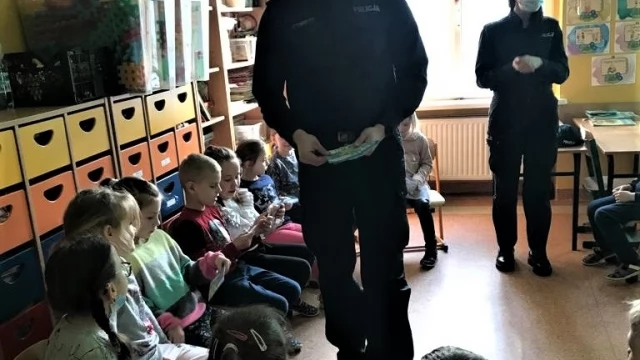 Tczew - Policja przygotowuje najmłodszych na ferie