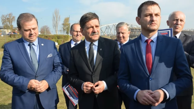 Tczew - Janusz Śniadek z kandydatami prezentuje "powiatową szóstkę"