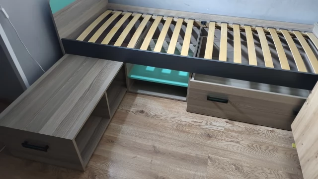 Tczew - Sprzedam łóżko młodzieżowe Ultimo