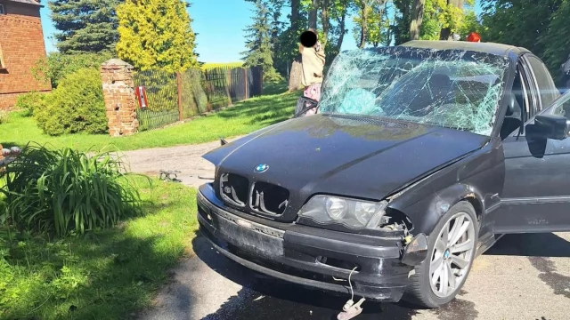 Tczew - Mała Słońca. Kierowca BMW uderzył w drzewo