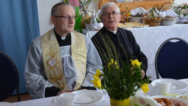 Tczew - Mieszkańcy Suchostrzyg spotkali się na wielkanocnym śniadaniu