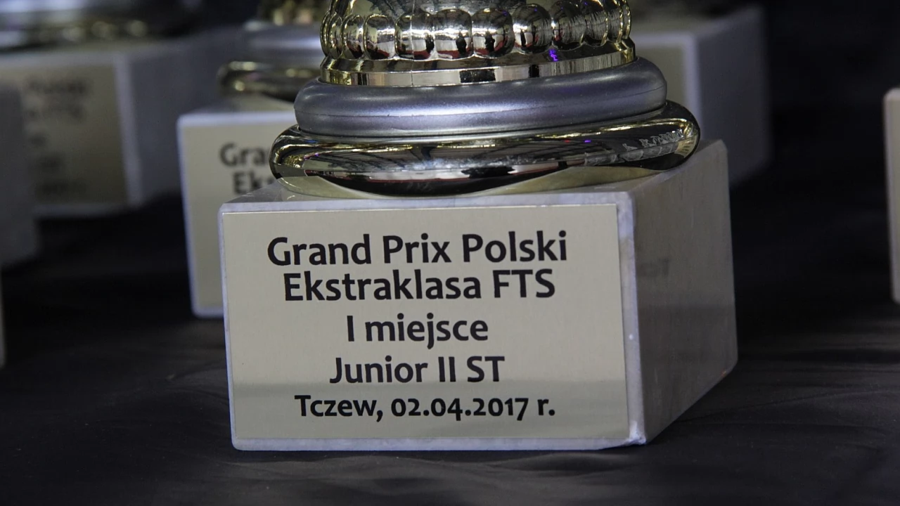 Tczew - Ponad 300 par na parkiecie