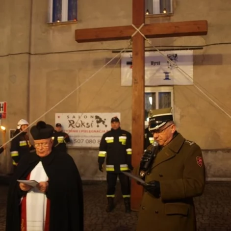 Tczew - Droga krzyżowa na Starym Mieście. Tłumy tczewian na ulicach