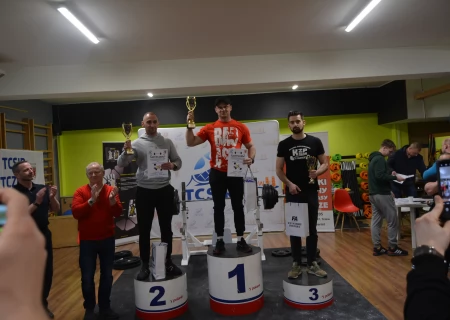 Tczew - Mistrzostwa w wyciskaniu sztangi. Rekord 235 kg!