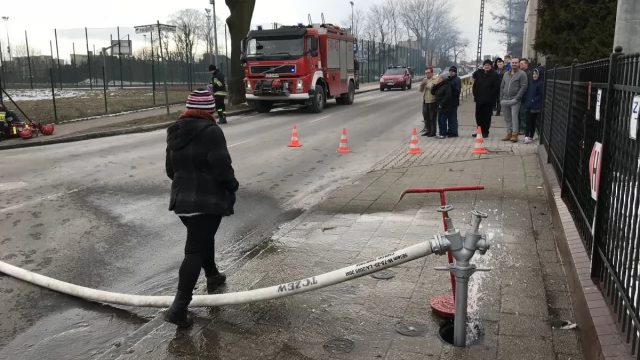 Tczew - Pożar na ulicy Czyżykowskiej. Trwa akcja gaśnicza, jedna osoba ranna