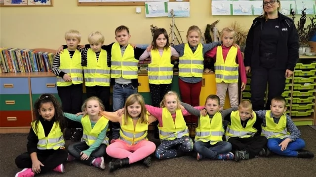 Tczew - Policjantka uczyła najmłodszych bezpieczeństwa