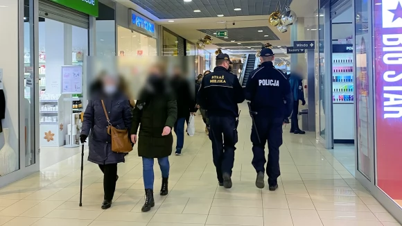 Tczew - Mundurowi sprawdzają, czy tczewianie pamiętają o maseczkach