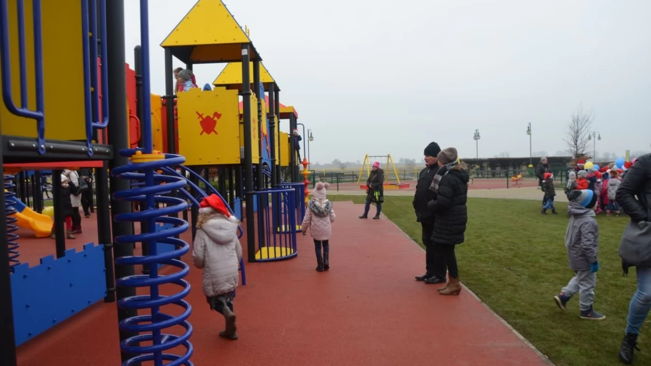 Tczew - Dzieci z Tczewa dostały na Mikołajki plac zabaw