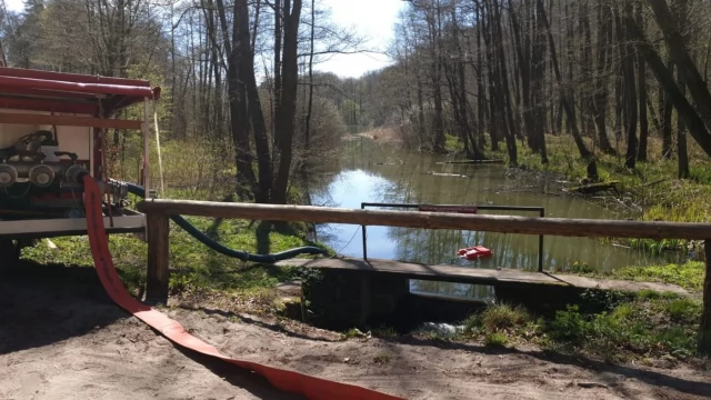 Tczew - Strażacy w podtczewskich lasach. Sprawdzali pasy przeciwpożarowe i punkty czerpania wody