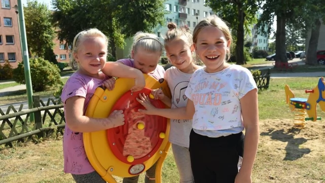 Tczew - Nowe urządzenia na placach zabaw