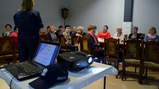 Tczew - Policjanci uczyli, jak nie dać się naciągnąć