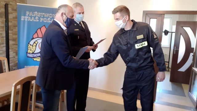 Tczew - Tczewscy strażacy nagrodzeni za wzorcowe działania podczas akcji ratunkowej na A1
