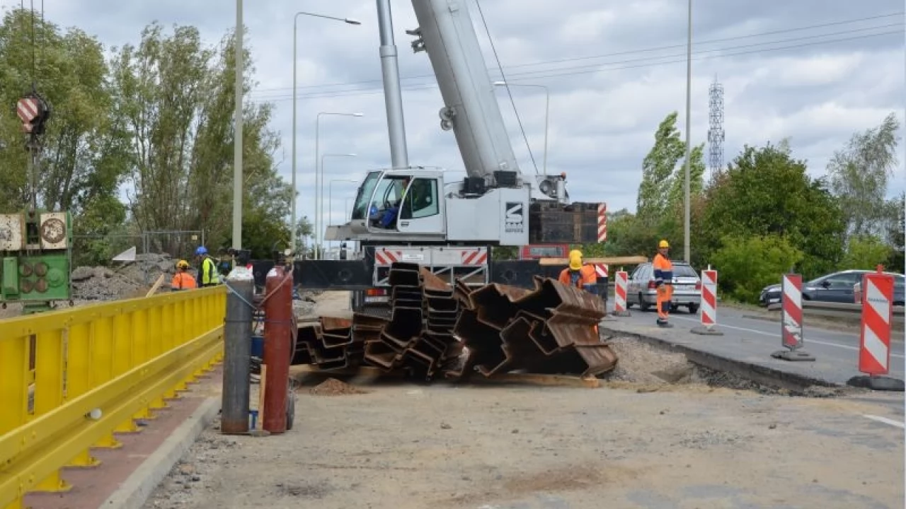 Tczew - Ruszyła budowa kładki dla pieszych i rowerzystów