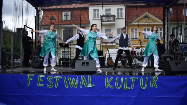 Tczew - Sobotnia moc atrakcji na gniewskim rynku