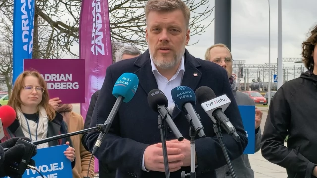 Tczew - Adrian Zandberg w Tczewie z ostrą krytyką zmian ws. składki zdrowotnej
