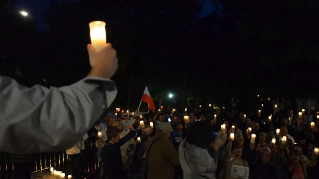 Tczew - Łańcuch światła z Tczewa w obronie niezależnych sądów 