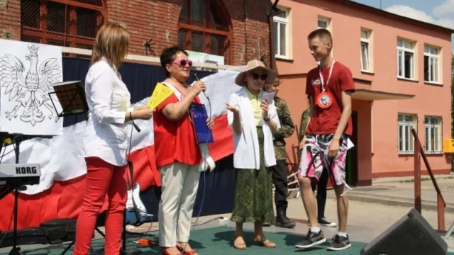 Tczew - Majówka - "Hallerówka". Gimnazjaliści świętowali
