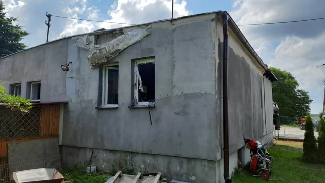Tczew - Waćmierz. Wybuchła butla z gazem, po osobę poszkodowaną przyleciało LPR