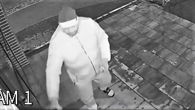Tczew - Policjanci poszukują sprawcy uszkodzenia mienia