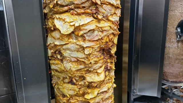 Tczew - SABA KEBAB z Tczewa wprowadza kraftowy kebab z kurczaka! Nowością jest też lawasz wypiekany na miejscu