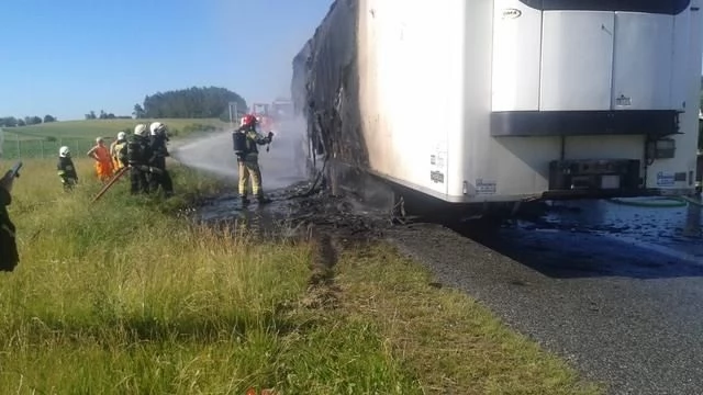 Tczew - Na A1 ciężarówka stanęła w płomieniach