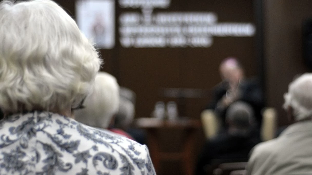 Tczew - Arcybiskup senior Henryk Muszyński w Miejskiej Bibliotece Publicznej