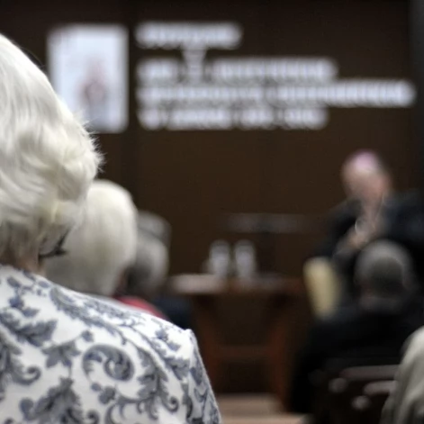 Tczew - Arcybiskup senior Henryk Muszyński w Miejskiej Bibliotece Publicznej