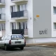 Tczew - Wandale nie próżnują. Napisy "pod okiem kamery" na nowiutkiej elewacji budynku