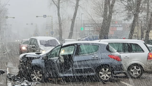 Tczew - Na Kociewie przyszła zima. Kolizja na Armii Krajowej