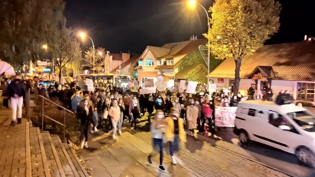 Tczew - Protesty ws. aborcji nie ustają. "Wybaczcie utrudnienia, Tczew ma rząd do obalenia" [FILM]