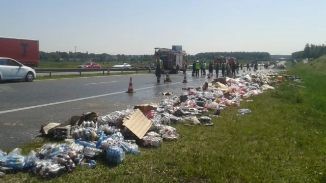 Tczew - Rozsypane butelki na autostradzie - uwaga na utrudnienia na A1 [FOTO]