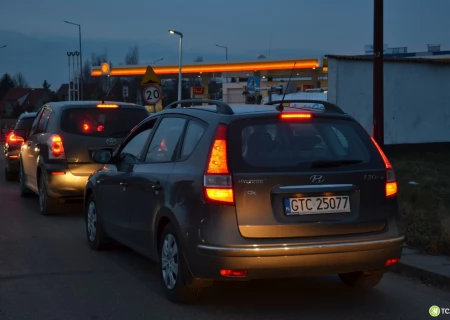 Tczew - Kolejki przed stacjami paliw