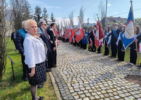 Tczew - "Pamięci nie da się zakopać w dołach". Uczcili pamięć ofiar Katynia
