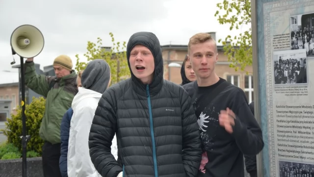 Tczew - Pikiety narodowców i środowisk antyfaszystowskich zakończyły się bijatyką