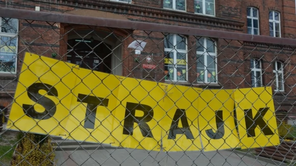 Tczew - Pierwsze dane ZNP: 387 nauczycieli bierze udział w strajku