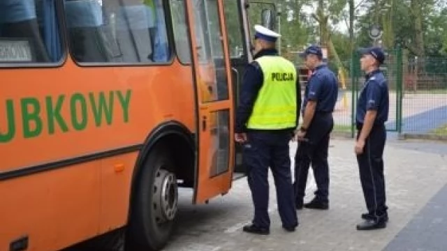 Tczew - Sprawdzają stan szkolnych autobusów i trzeźwość kierowców